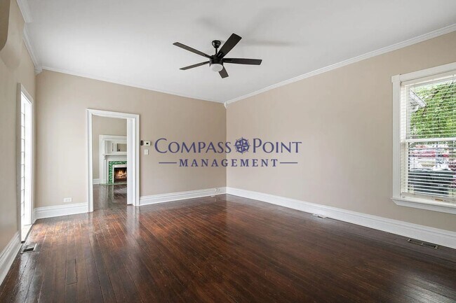 Foto del edificio - 240 E Third St