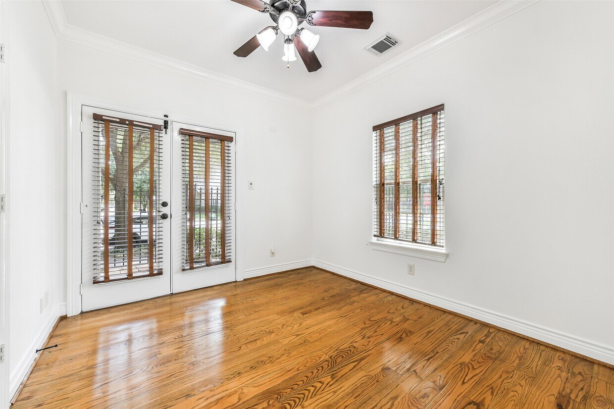 Building Photo - 1529 Rosewood St