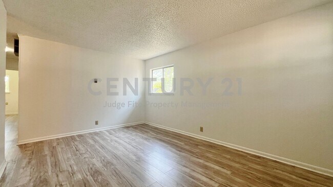 Foto del edificio - 5429 Farnsworth Ave