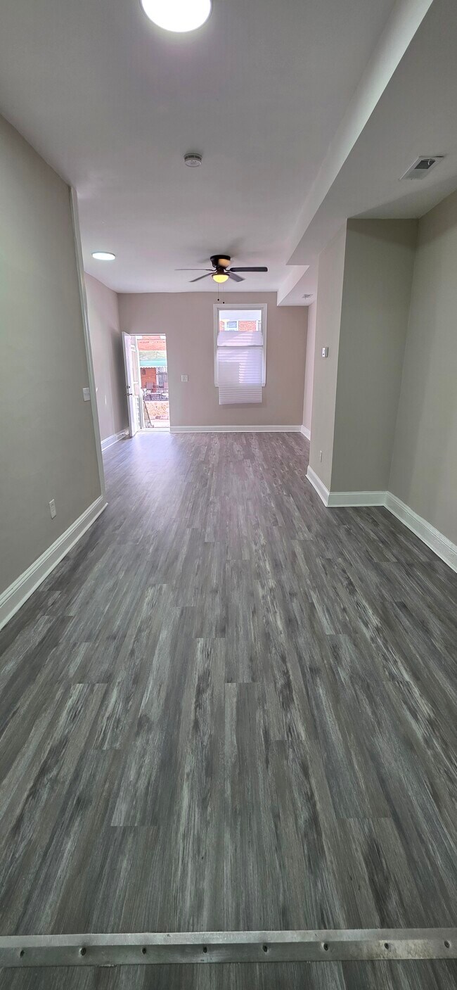 Foto del edificio - 5208 Denmore Ave