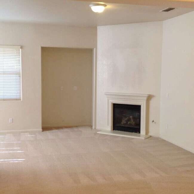 Building Photo - 640 Crevison Peak Dr
