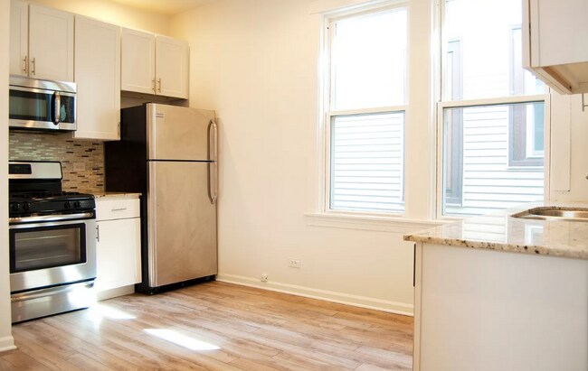 Foto del edificio - Rehabbed Unit in Lincoln Park!