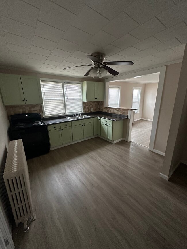 Building Photo - 2430 3rd Ave