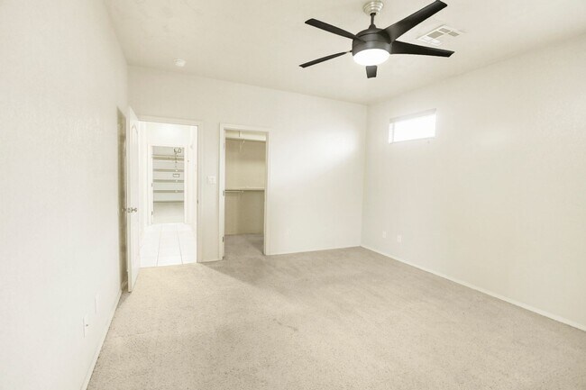 Foto del edificio - 3 Bedroom 2 Bathroom plus Office