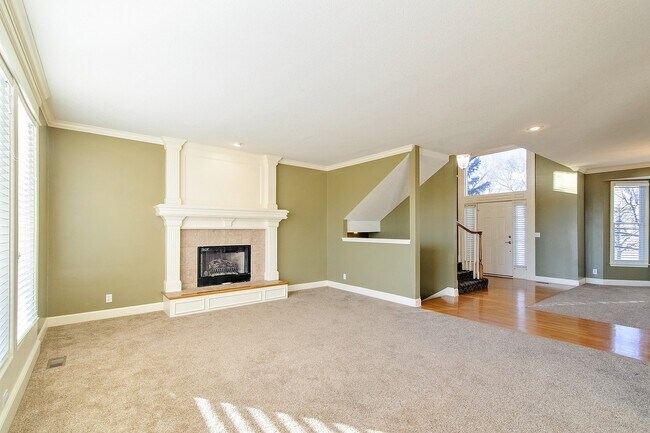 Building Photo - Gorgeous 4 Bedroom home in Blue Valley Schools