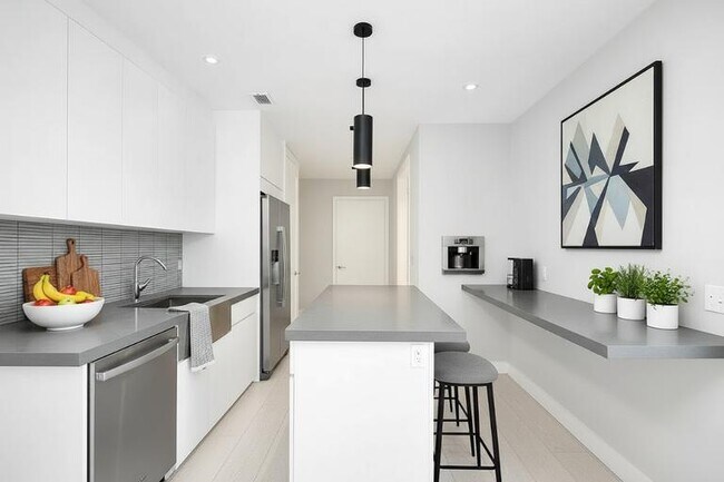 Foto del edificio - 325 E 5th St