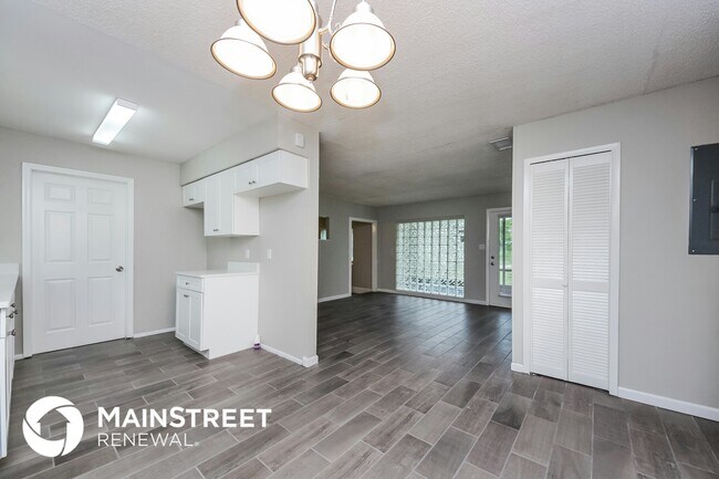 Building Photo - 1008 Armada Ct