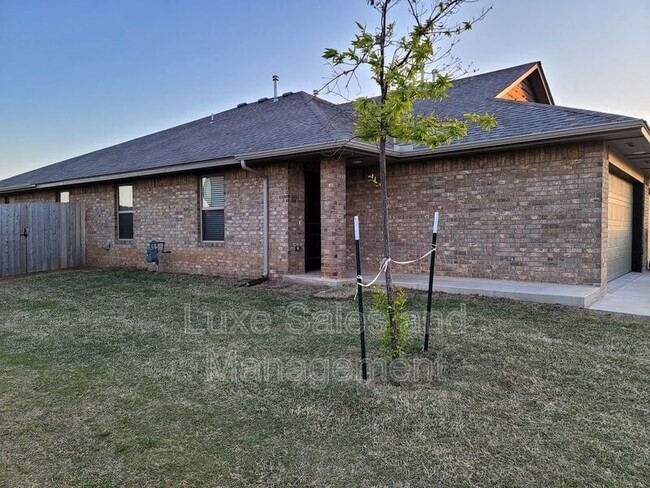 Building Photo - 8808 SW 45th St