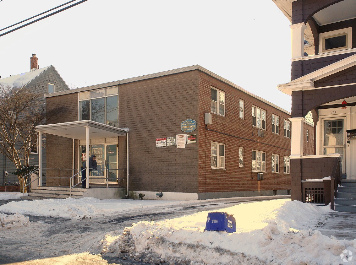 183185 Barker St, Hartford, CT 06114 Apartments in Hartford, CT