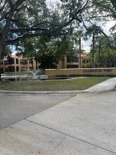 Foto del edificio - 15535 Miami Lakeway N