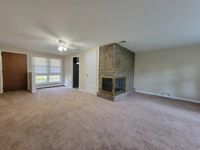 Foto del edificio - 96 Roosevelt Ave