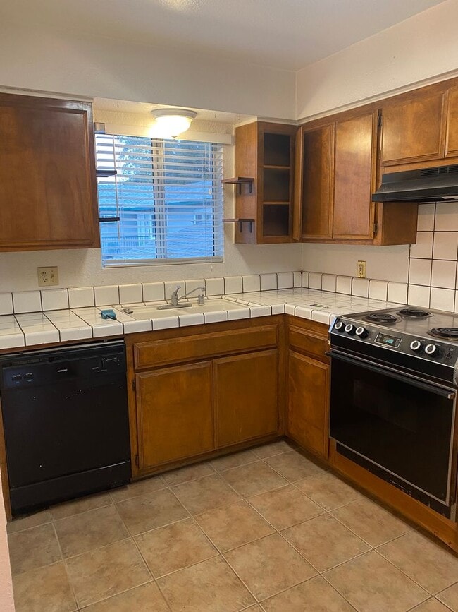 Building Photo - 495 Ridgecrest Ct
