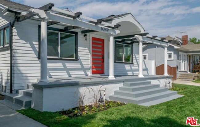 Building Photo - 5349 S Victoria Ave