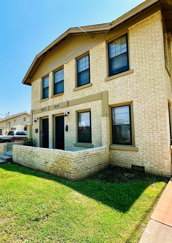 Updated 1BD 1BA Duplex in Mesta Park! - Updated 1BD 1BA Duplex in Mesta Park!