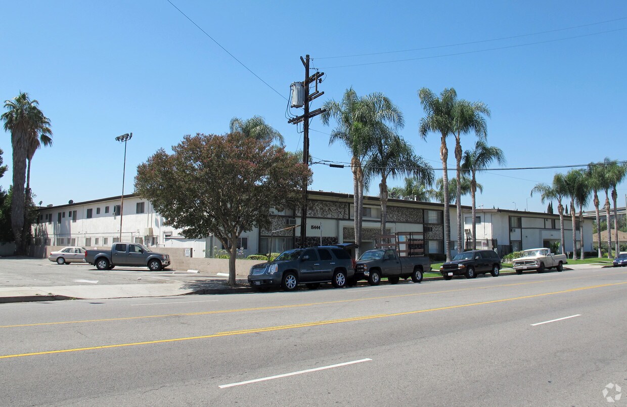 1544415454 Chatsworth St, Mission Hills, CA 91345 Apartments in