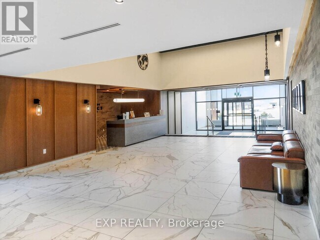 Photo du bâtiment - 2300 St Clair Ave W