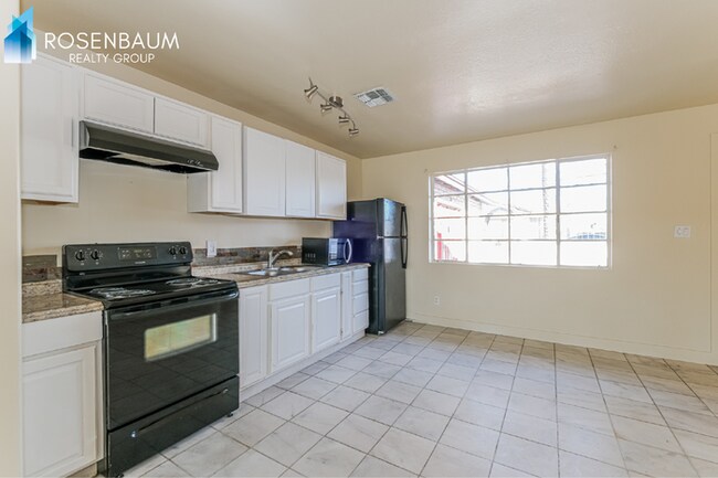 Building Photo - 2609 W McLellan Blvd