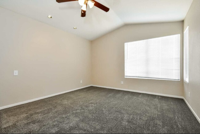 Foto del edificio - 2816 Secret Canyon Rd