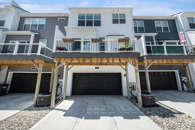 Building Photo - 2891 Rayfield Ave