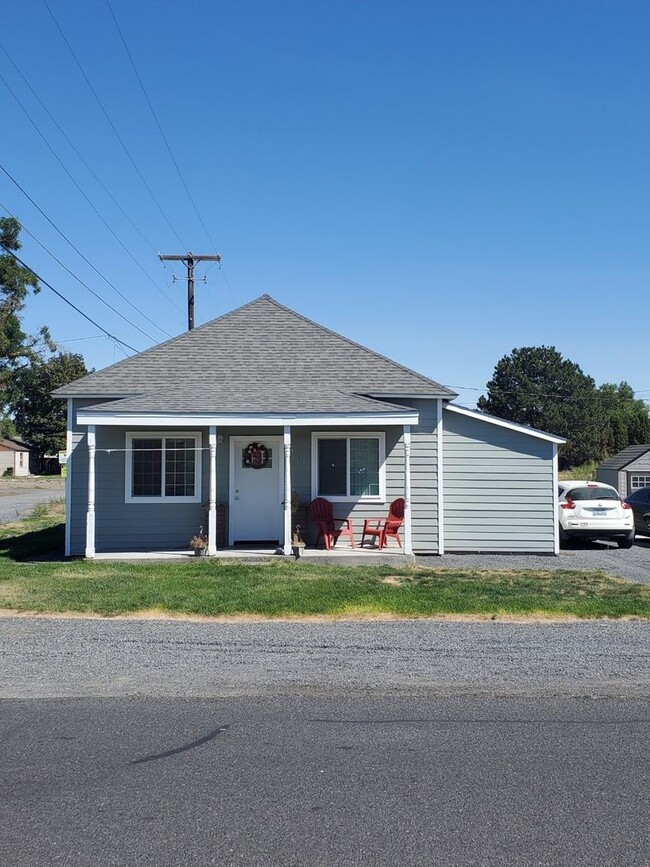 Building Photo - 831 N Paxson Dr
