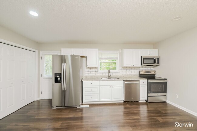 Building Photo - 500 3 Oaks Dr