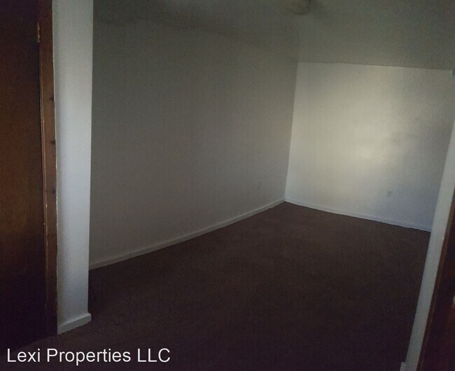 Building Photo - 2 br, 1 bath House - 1 Hollenbeck