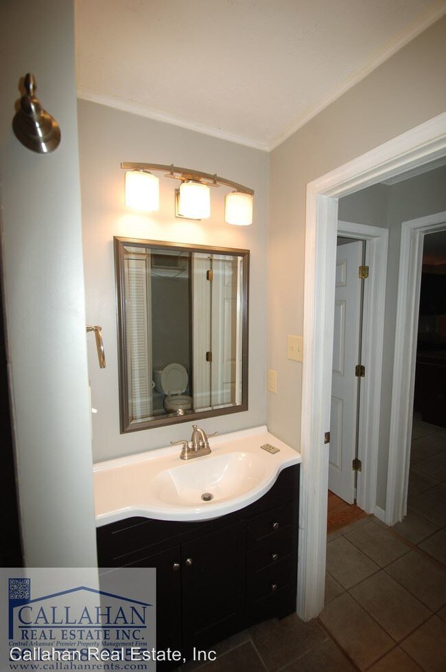 Building Photo - 3 br, 2 bath House - 300 Plainview Circle