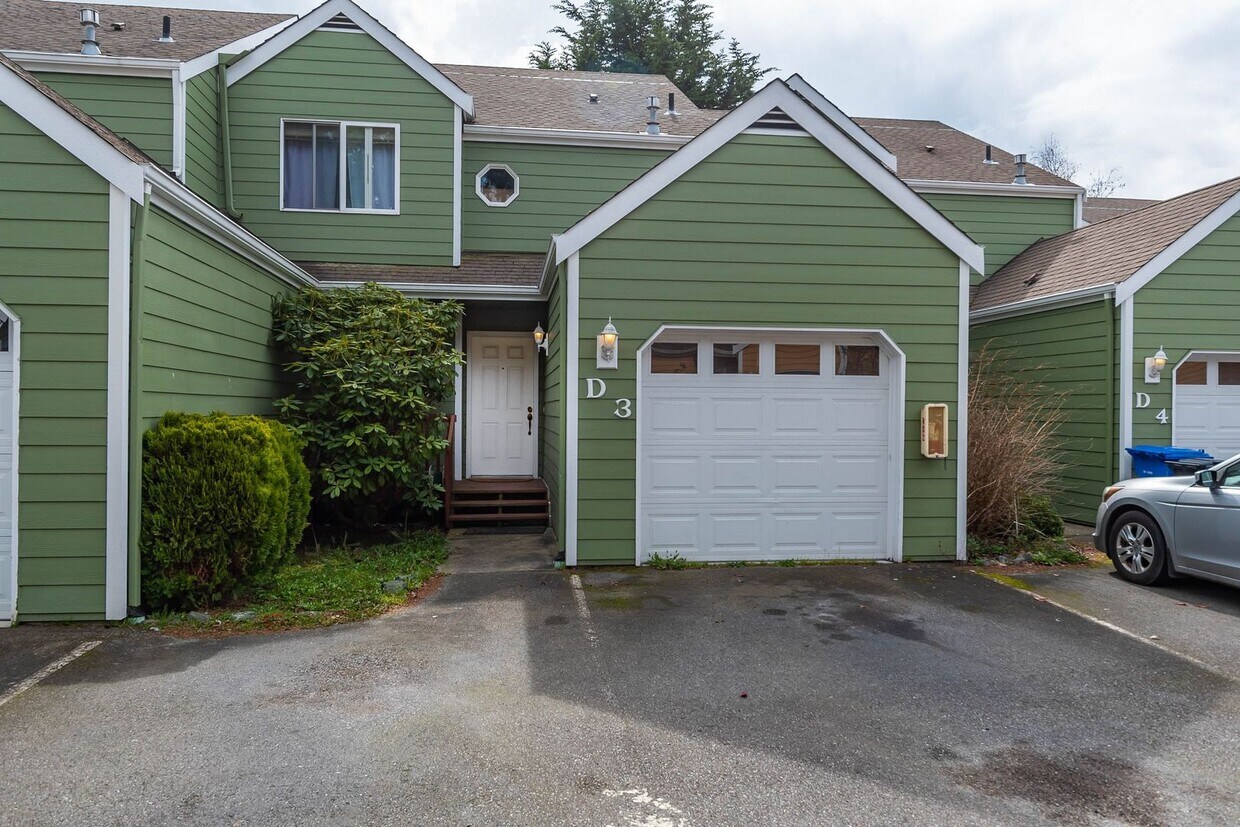 Foto principal - 3 Bed 2.5 Bath Townhome with Garage