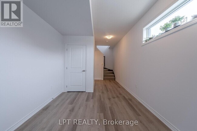 Photo du bâtiment - 461 Blackburn Dr