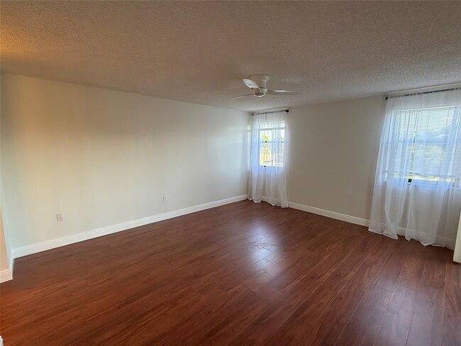Building Photo - 2334 S Cypress Bend Dr