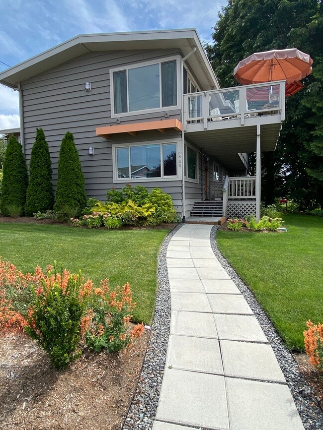 Apt Walkway - 820 Walnut St
