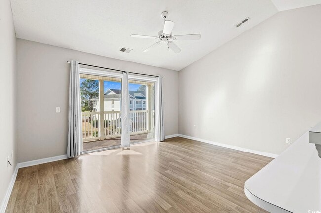 Foto del edificio - 448 Red River Ct