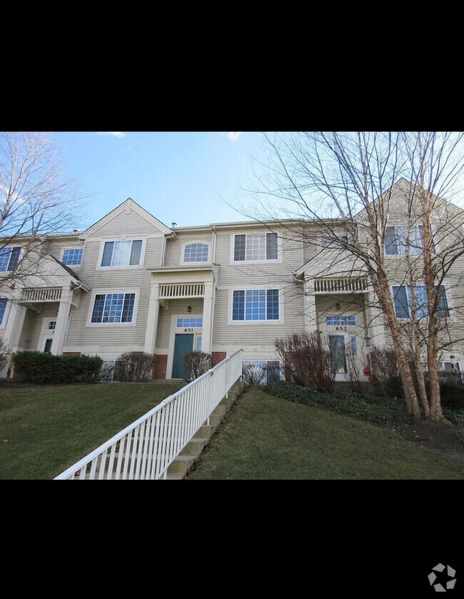 Root Springs Apartments for Rent with Washer & Dryer Cary, IL 1