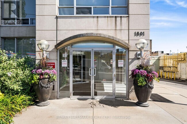 Photo du bâtiment - 1801-1801 Bayview Ave