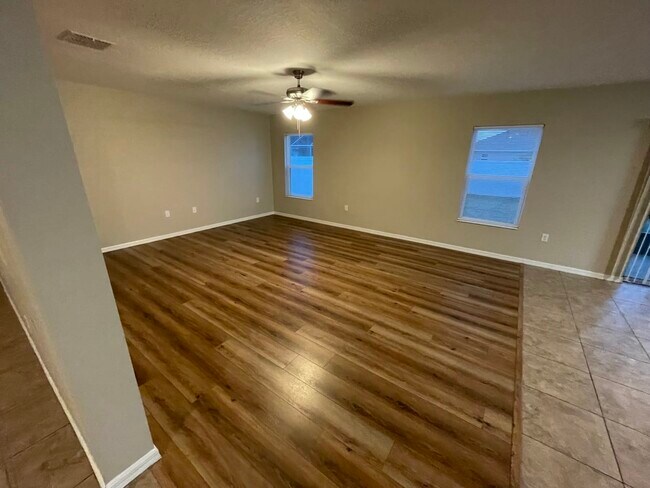 Foto del edificio - 10153 Winding River Rd