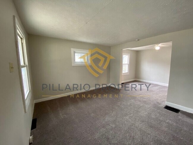 Foto del edificio - Spacious 3 Bedroom / 1 Bath Home Near Downtown Indy, Available NOW!