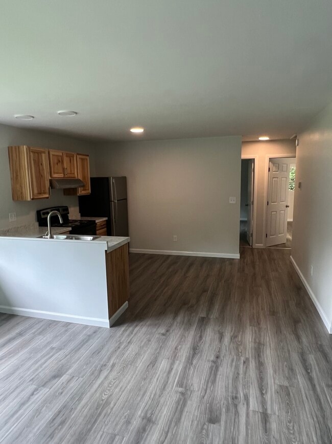 Building Photo - 30 Village View Ln