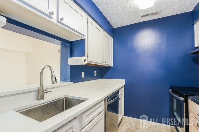 Building Photo - 2109 Ravens Crest Dr