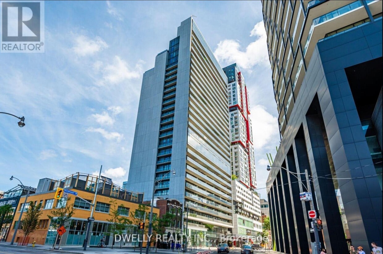 Primary Photo - 330 Richmond St W
