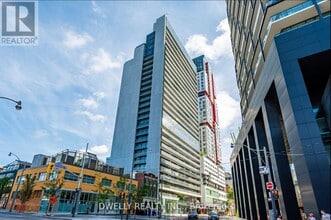 Building Photo - 330 Richmond St W