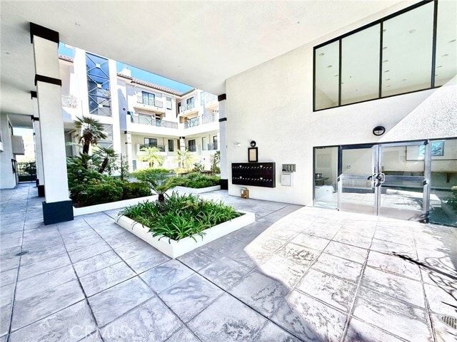 Building Photo - 111 S Oak Knoll Ave