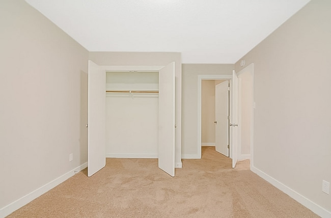 Building Photo - 911 Buckingham Rd