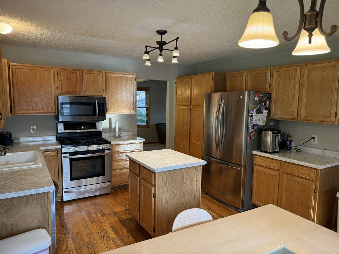 Foto principal - 16842 Hanover Ln