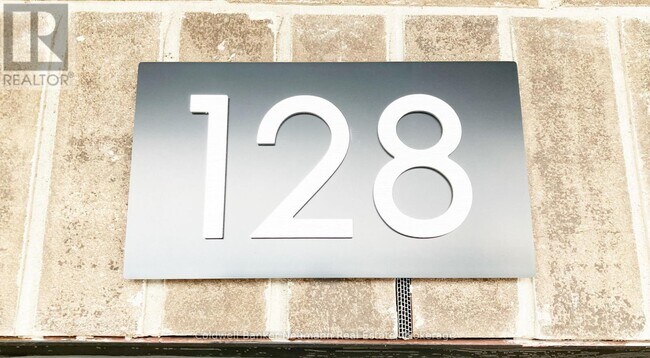 Photo du bâtiment - 42 Lowes Rd W