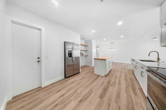Foto del edificio - 948 Canal Cir