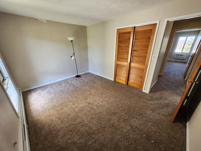 Building Photo - Sleek 2 Bd 1 Bath Condo in Eaton Village H...