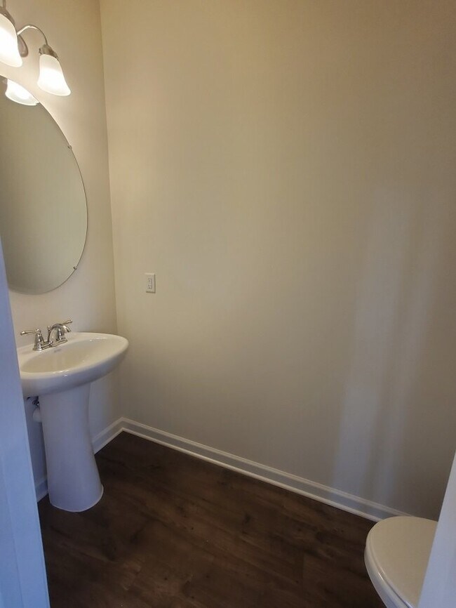 Foto del edificio - Beautiful, like new home in Mt Juliet with...