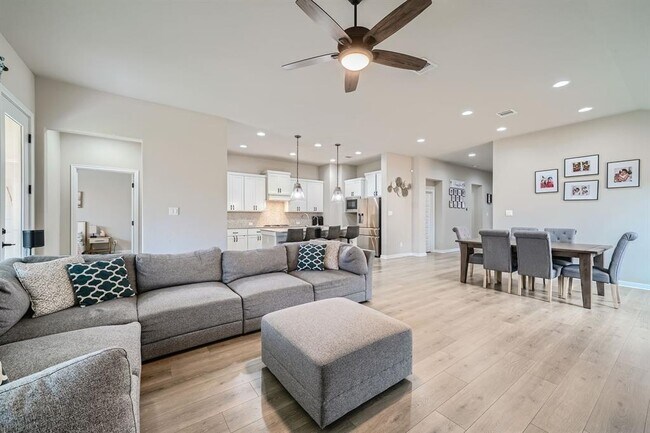 Building Photo - 841 Whitetail Dr