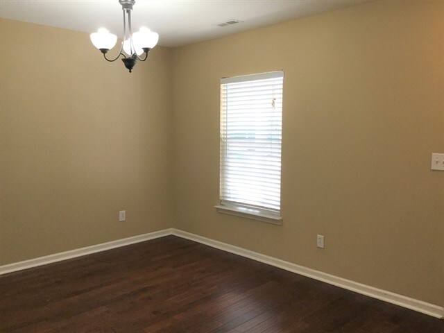 Building Photo - 8100 Chatham Oaks Dr