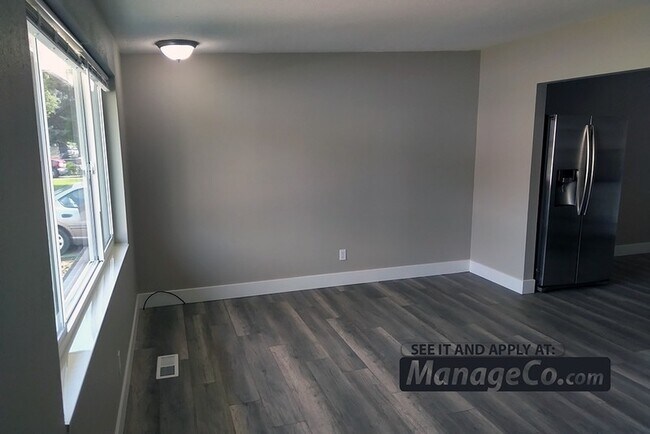 Building Photo - 460 Orchard Ave